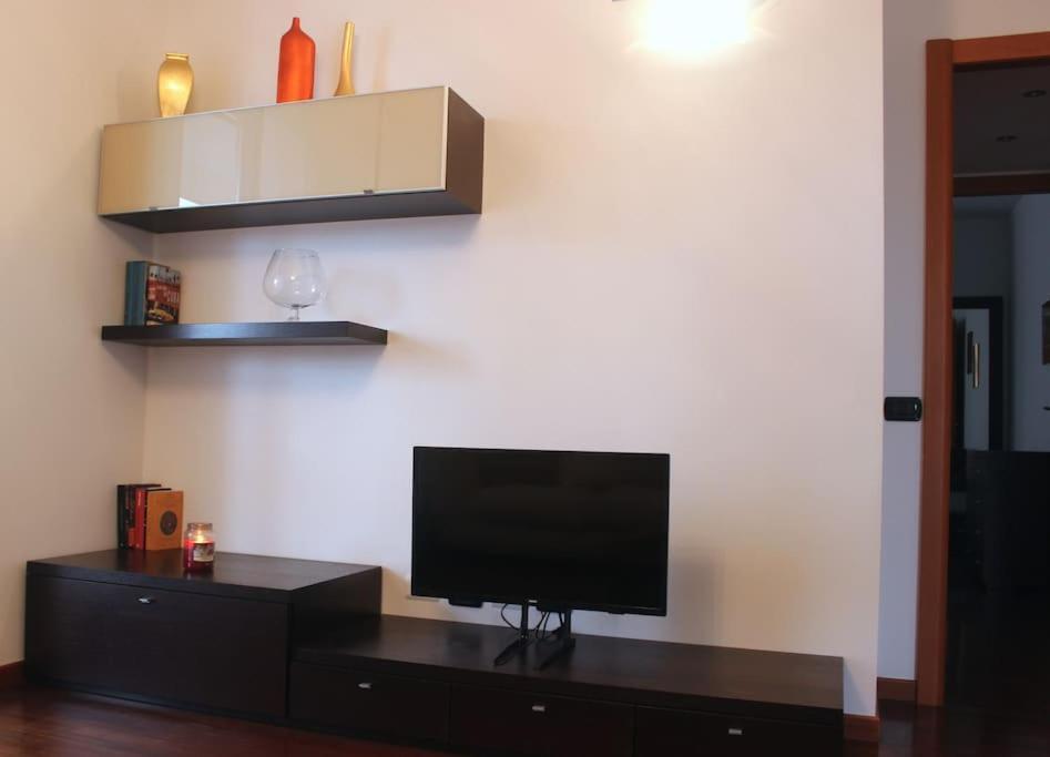 Parking + Balcony Accogliente Bilocale Appartamento Milano