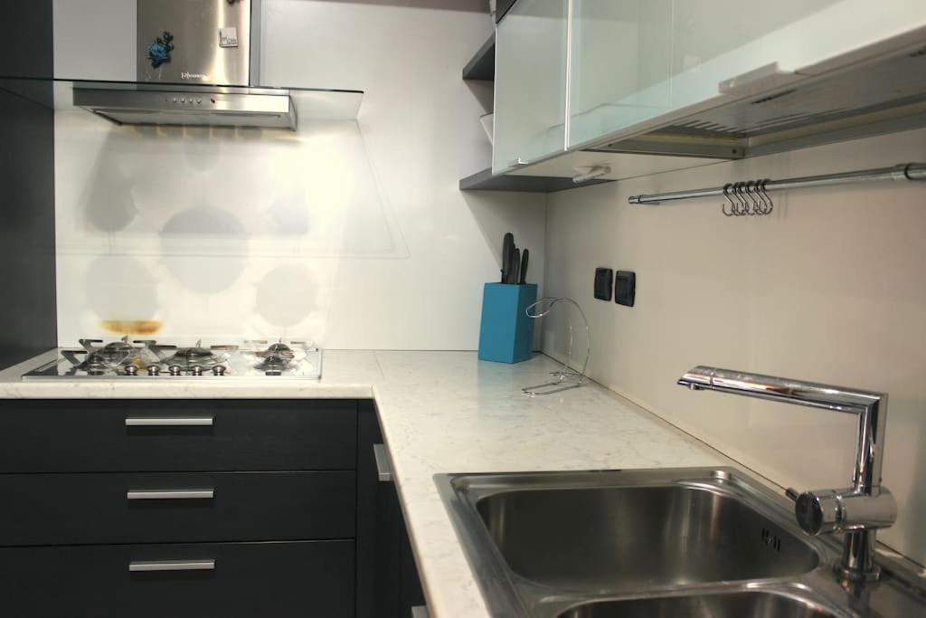 Parking + Balcony Accogliente Bilocale Appartamento Milano