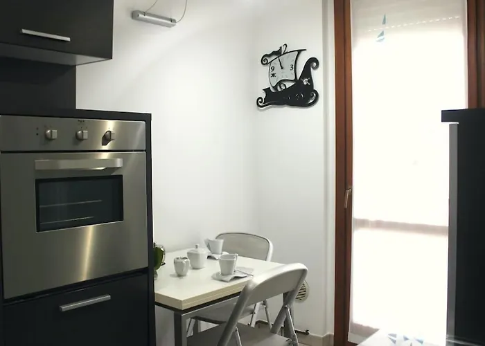 Parking + Balcony Accogliente Bilocale