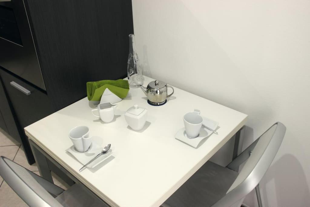 Parking + Balcony Accogliente Bilocale Apartment Mailand